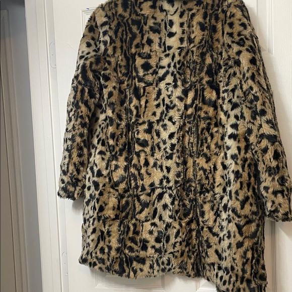 Madison Stone Leopard Coat size small - Picture 3 of 3